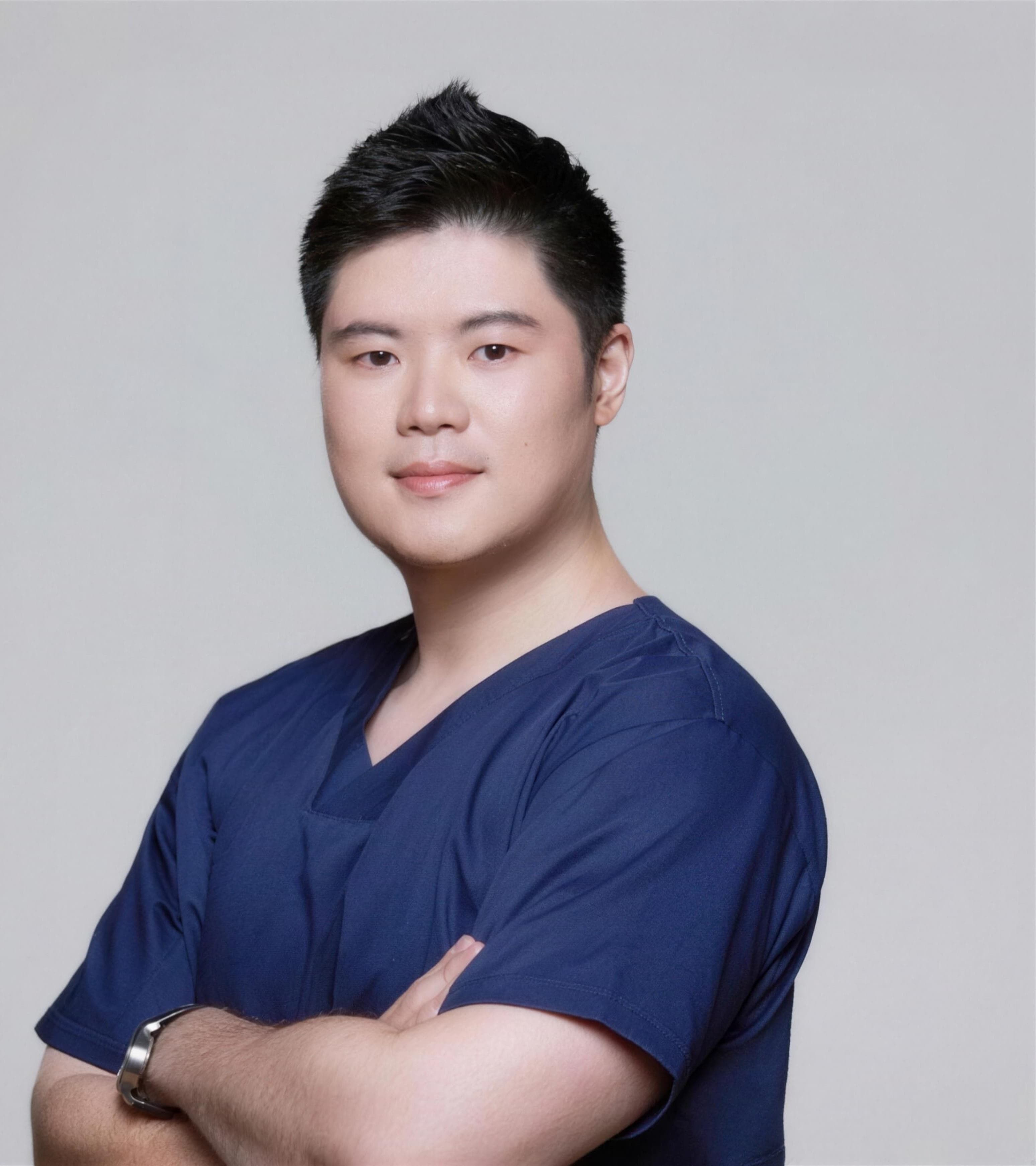 แพทย์ผู้อำนวยการ อี จุนซู